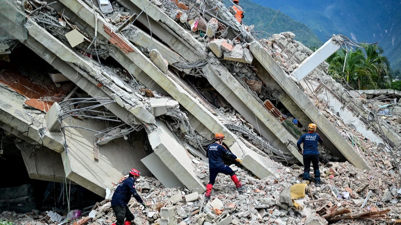 Deprem felaketindeki dehşet böyle görüntülendi