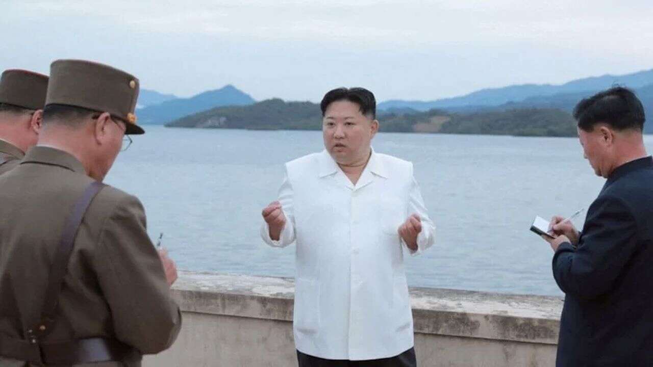 Kim Jong-un yeni silah sistemlerinin testlerini takip etti