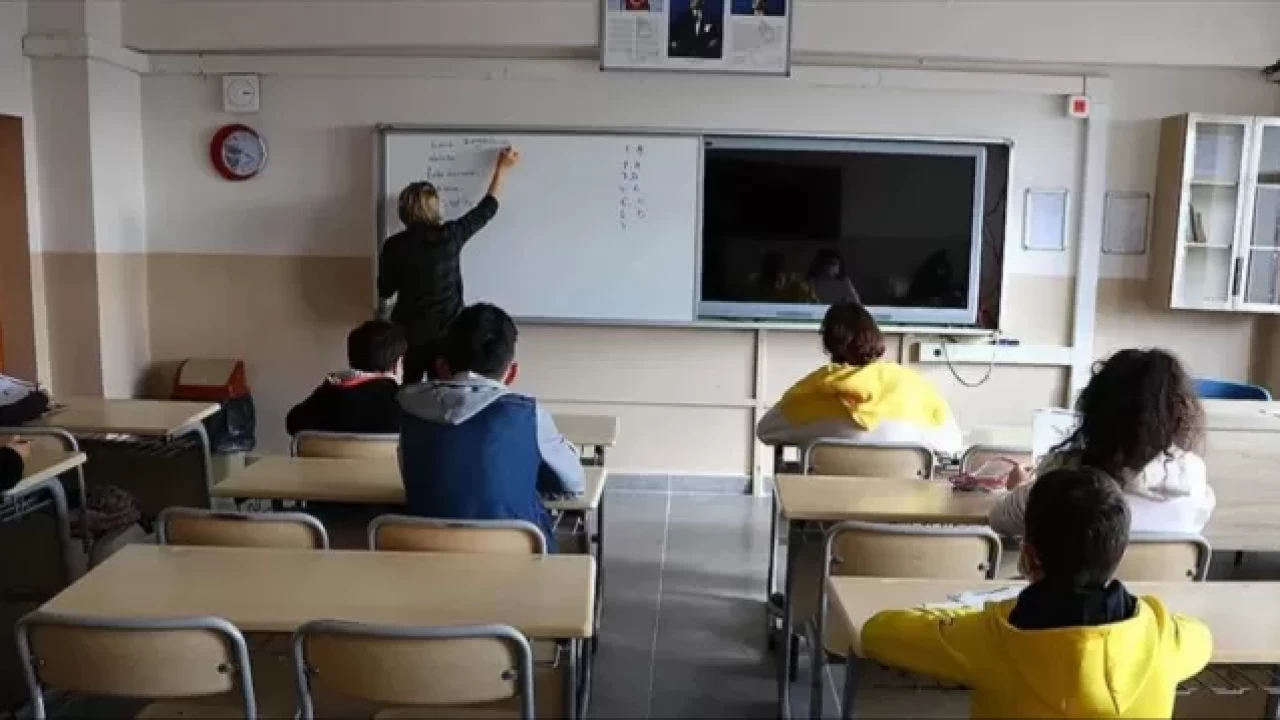 19 Haziran'da okullar tatil mi? 19 Haziran Cuma günü okullarda ders var mı, yok mu?