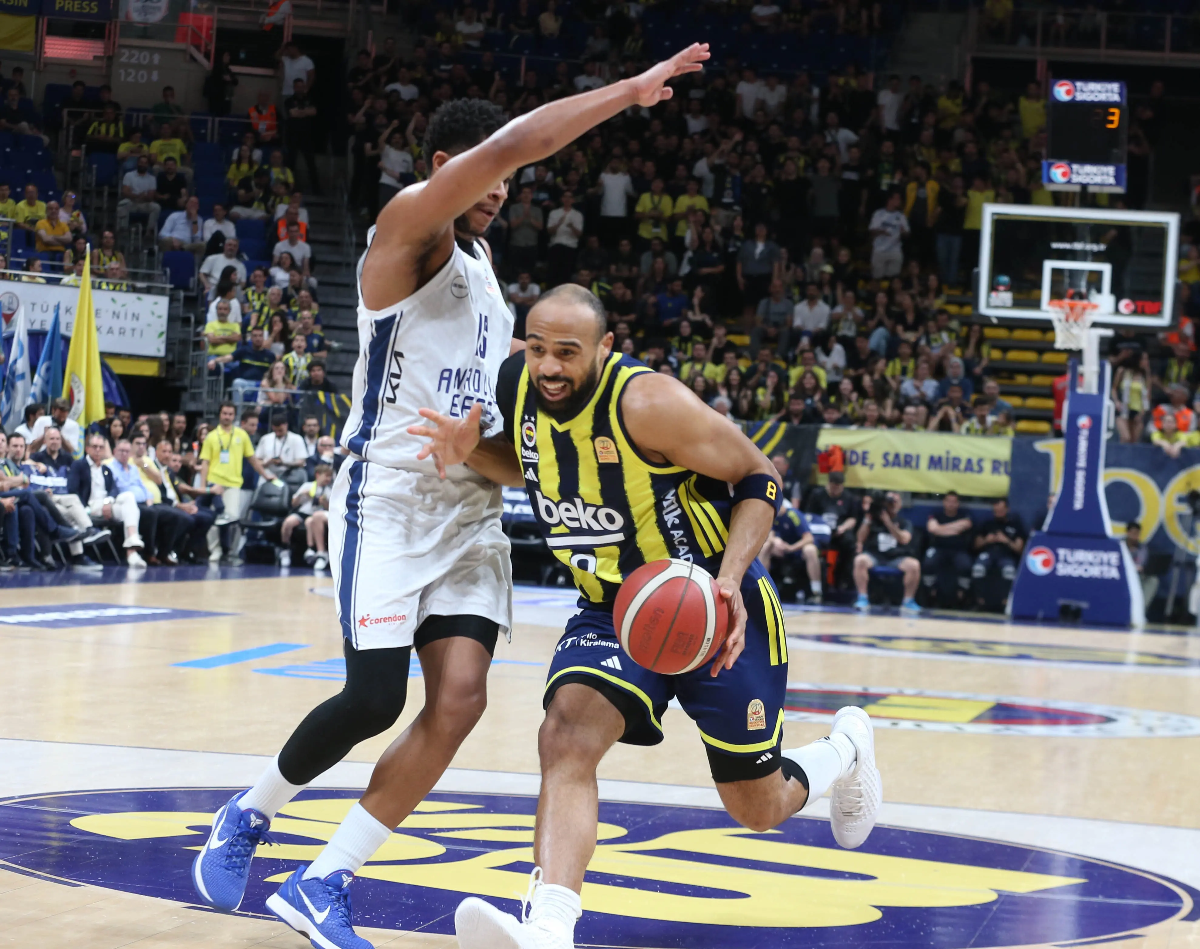 Fenerbahçe Beko'dan bir geri dönüş daha! Seride durum 2-0