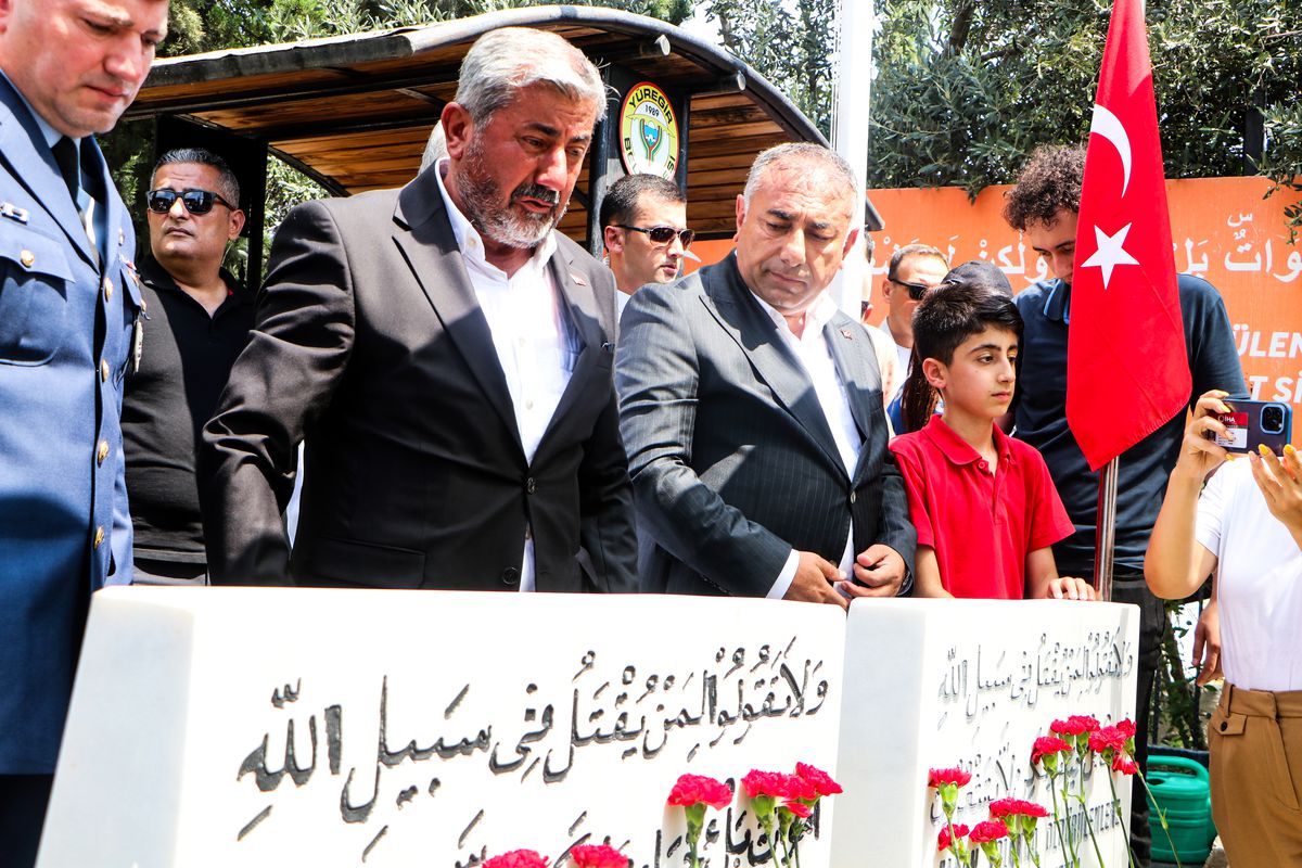 Adana'da 15 Temmuz şehitleri kabirleri başında anıldı