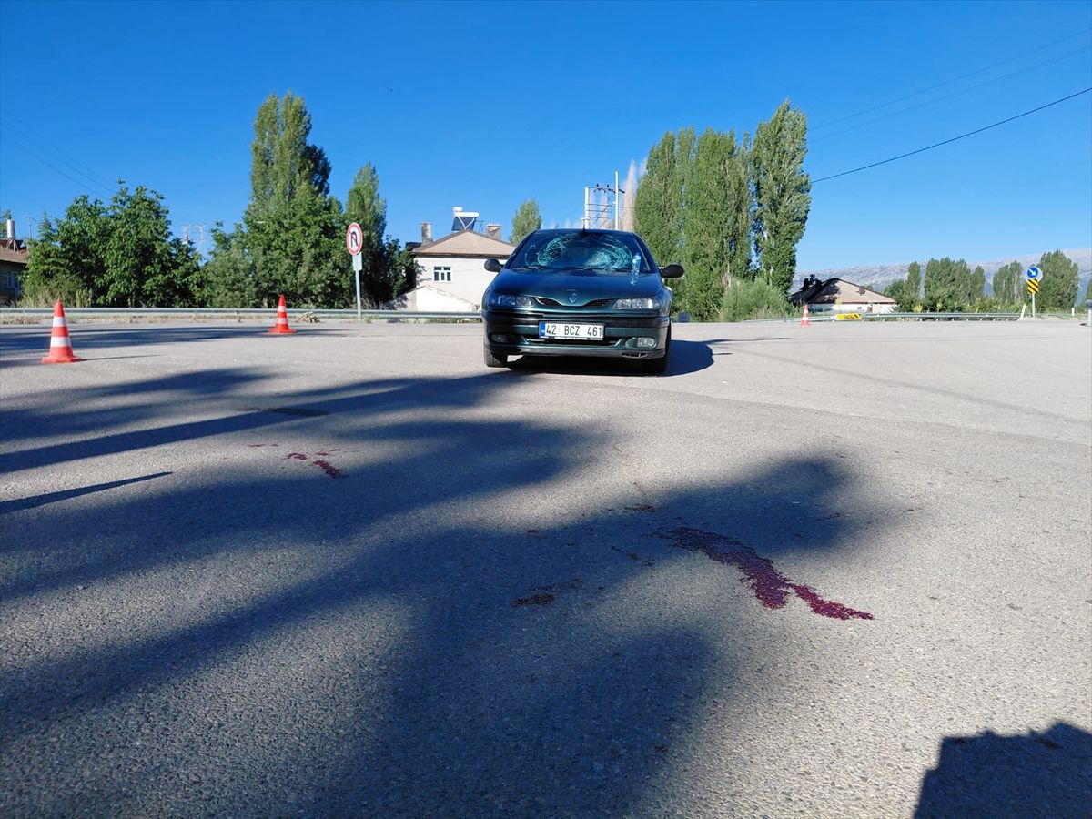 Seydişehir'de otomobilin yaya çarptığı kazada 2 kişi yaralandı