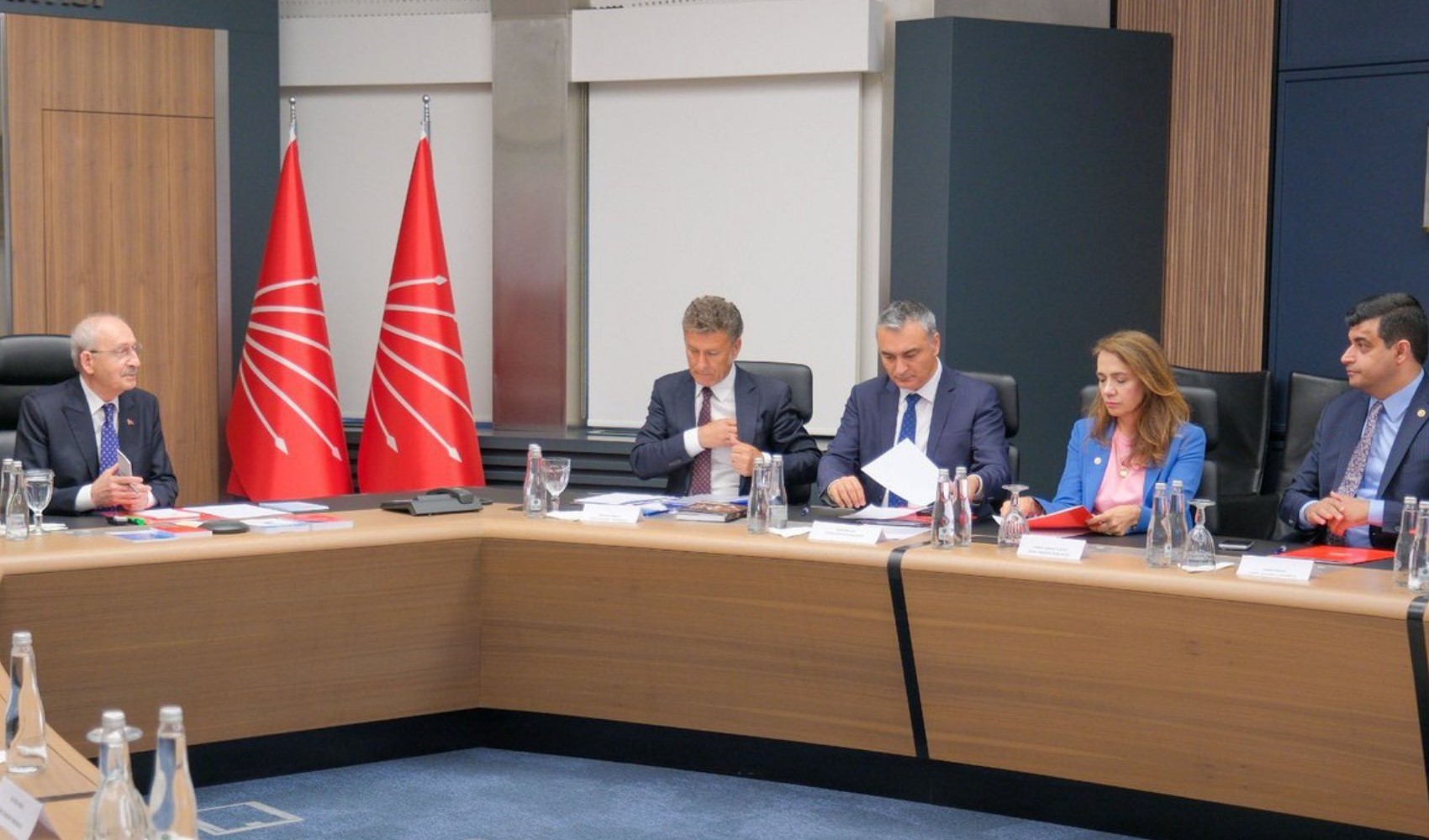 Kılıçdaroğlu yönetimi masadaki dosyaları görüşüyor