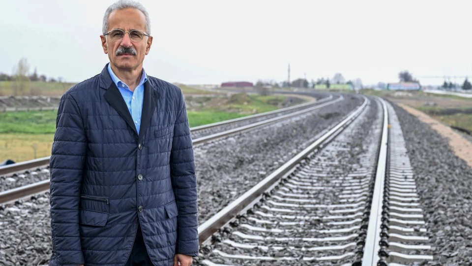 Ulaştırma Bakanı Abdulkadir Uraloğlu makinist eğitimi simülatörü projesini açıkladı