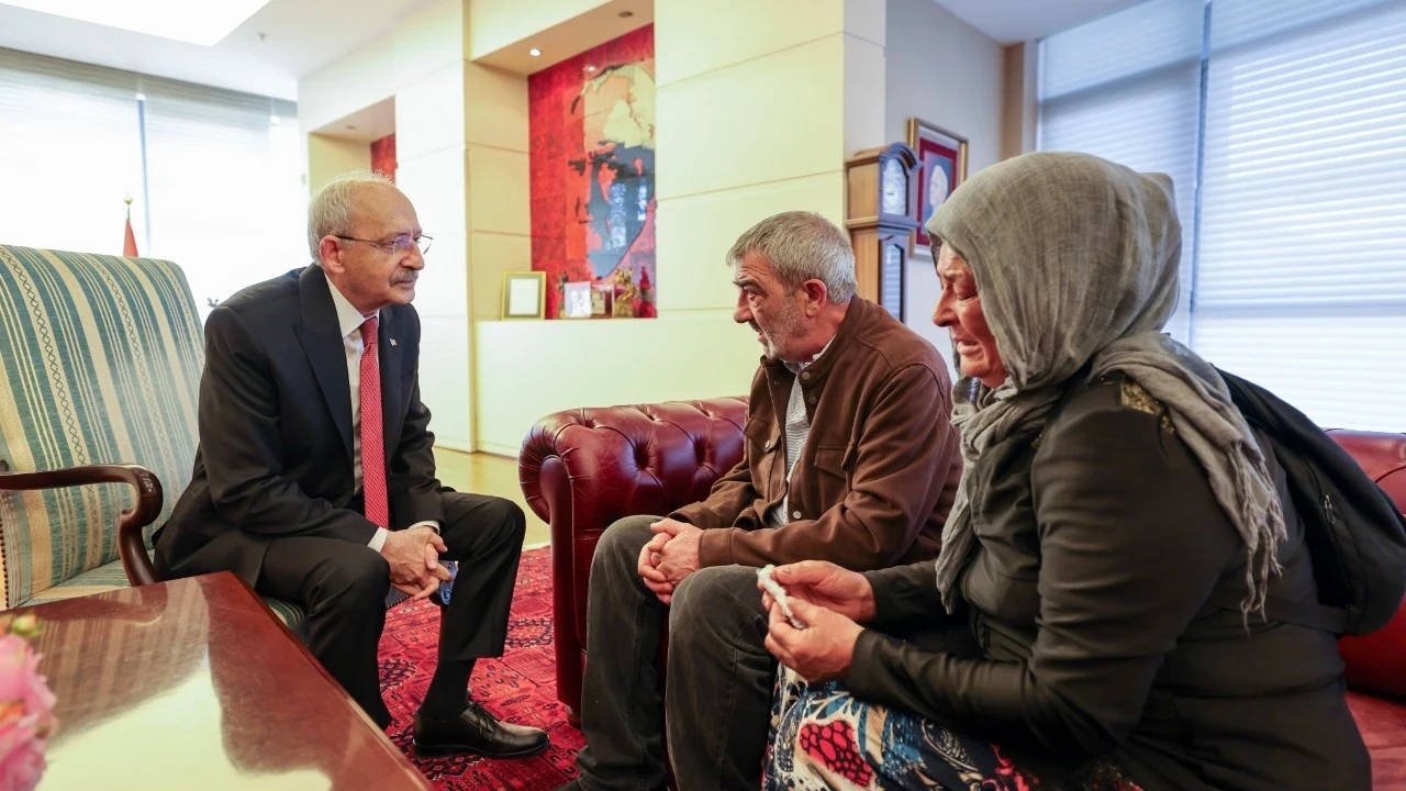 Kemal Kılıçdaroğlu, mağdur aileyi makamında kabul etti