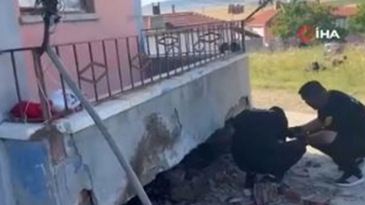 Çorum'da evin duvarının içine kadar girdi! Ekipler seferber oldu
