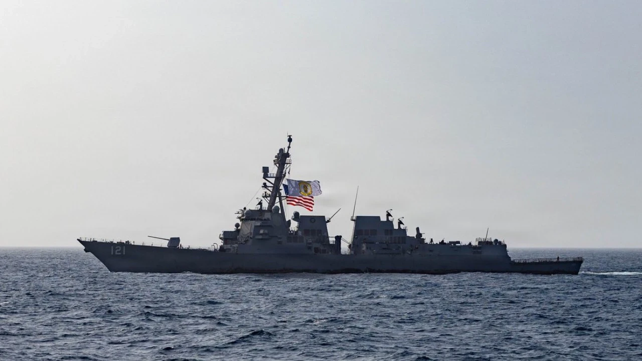 CENTCOM duyurdu: Ablukayı ihlal etmeye çalışan 2 ticari gemi geri çevrildi