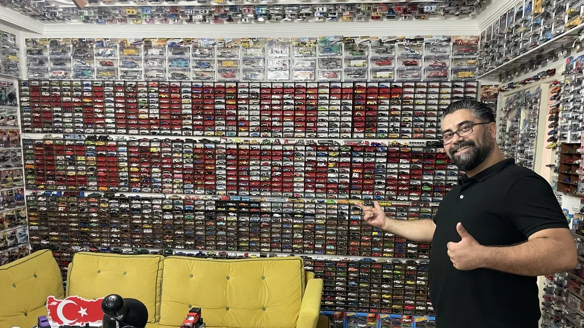 35 yılda 15 bin maket otomobil biriktirdi: Tavan bile yetmedi