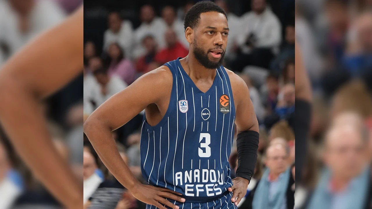 Anadolu Efes Jordan Loyd ile sözleşme yeniledi
