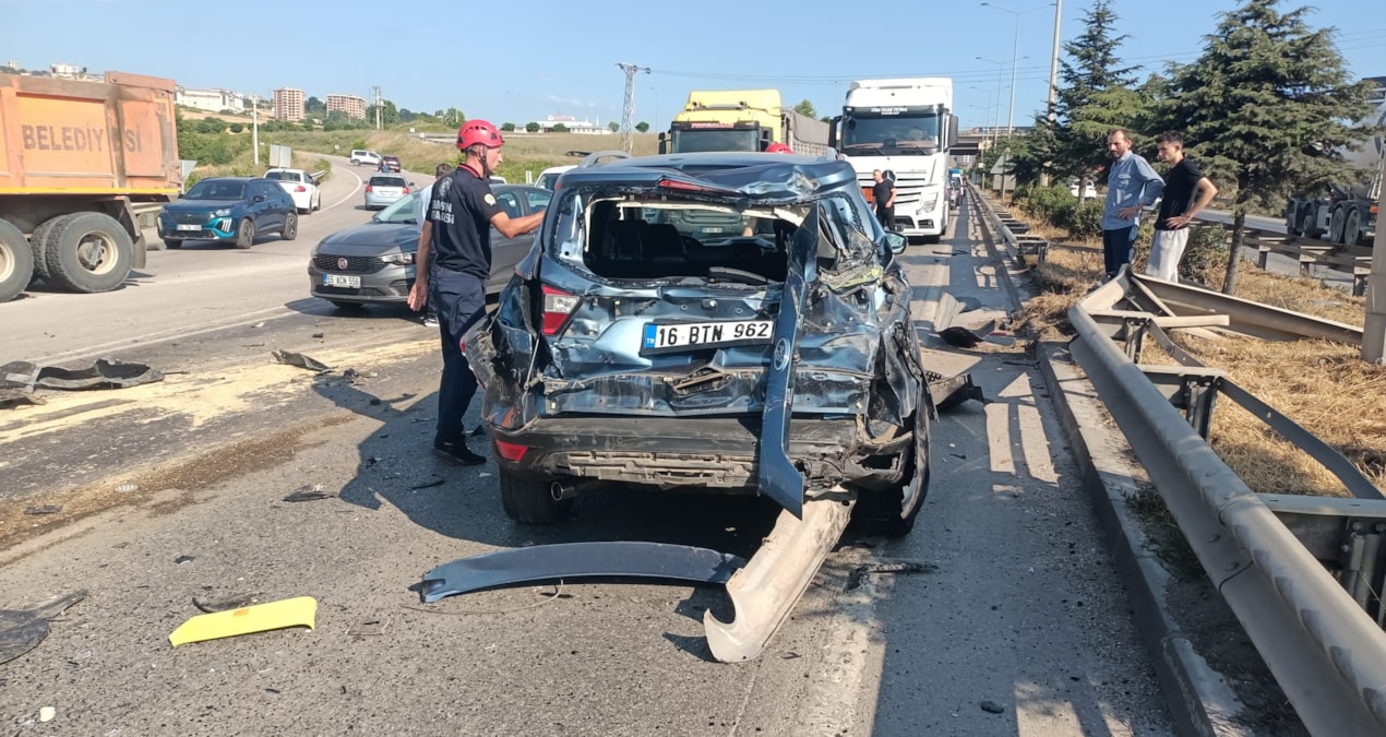 Samsun’da 8 aracın karıştığı zincirleme kaza; 2 yaralı
