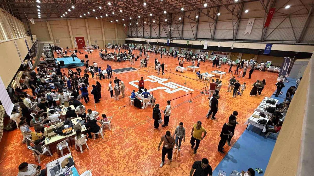 740 takım, 800 bin TL ödül: Teknoloji şöleninin heyecanı başladı