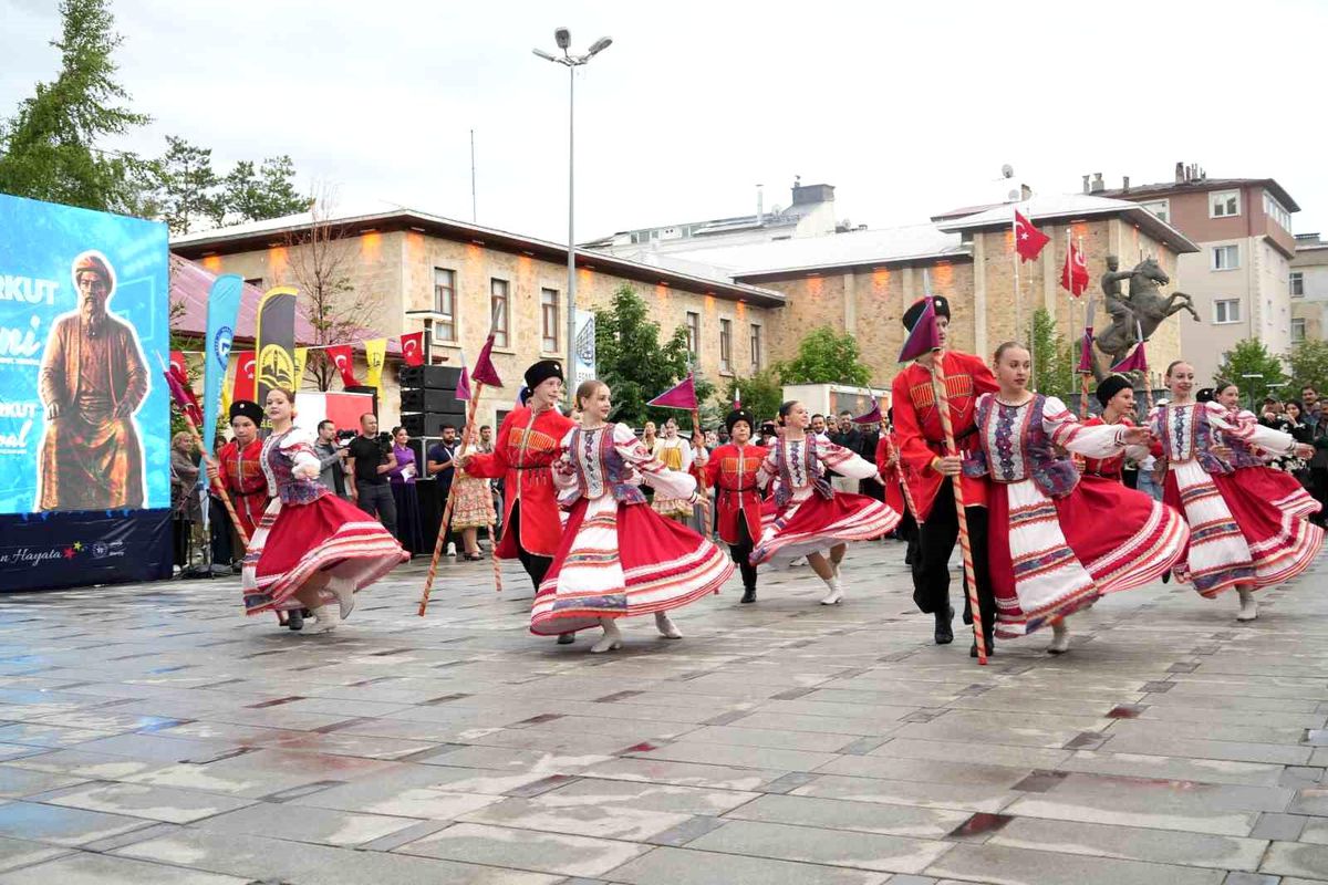 Dede Korkut Şölenleri'nde halk dansları ve müzik gösterileri ilgi gördü