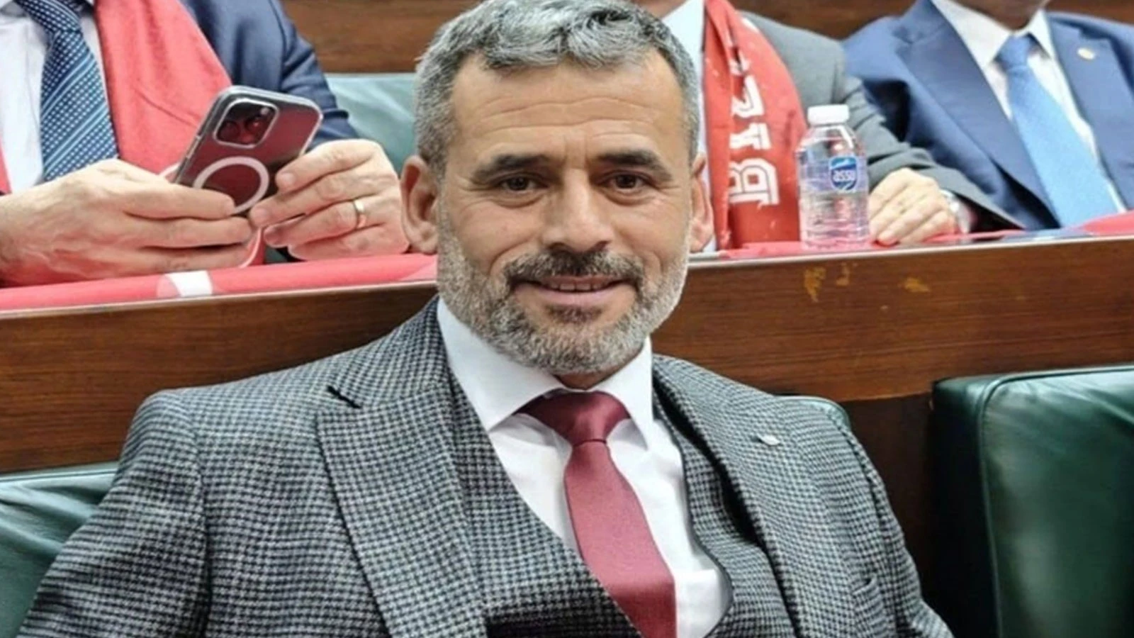 Belediye başkanına bıçaklı saldırı! Oğlu arbedede yaralandı