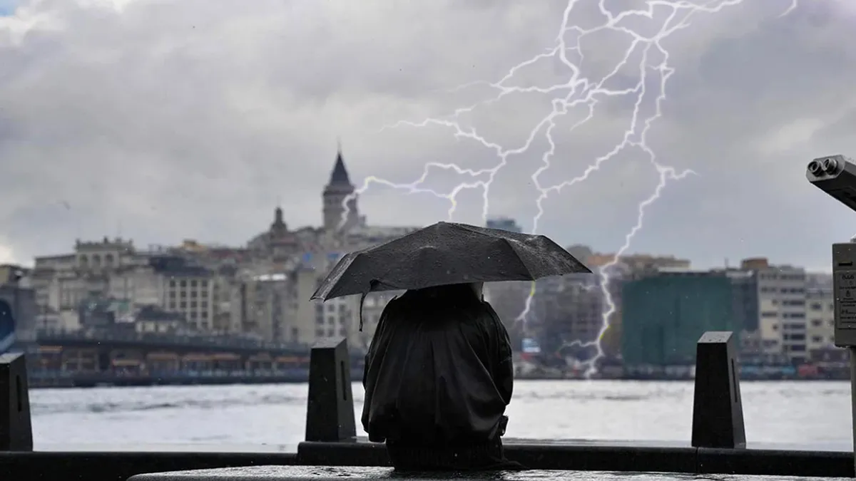 İstanbul Valiliği’nden son dakika uyarısı: O tarihte sıcaklar bitiyor, sel ve fırtına geliyor! Hangi ilçeler riskte?