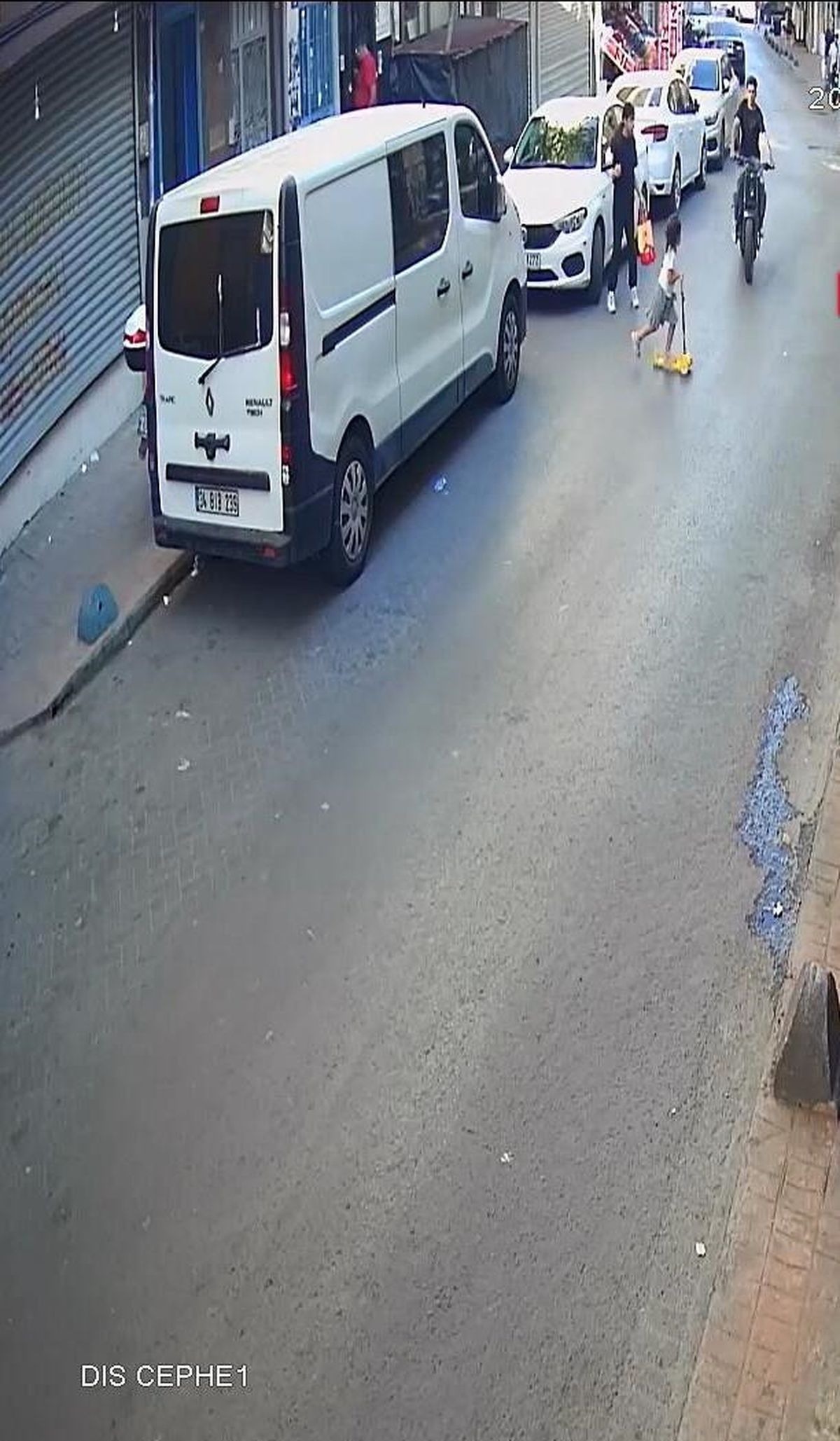 Beyoğlu'nda 4 yaşındaki Şevval'e motosiklet çarptı; annesi gözyaşlarına boğuldu