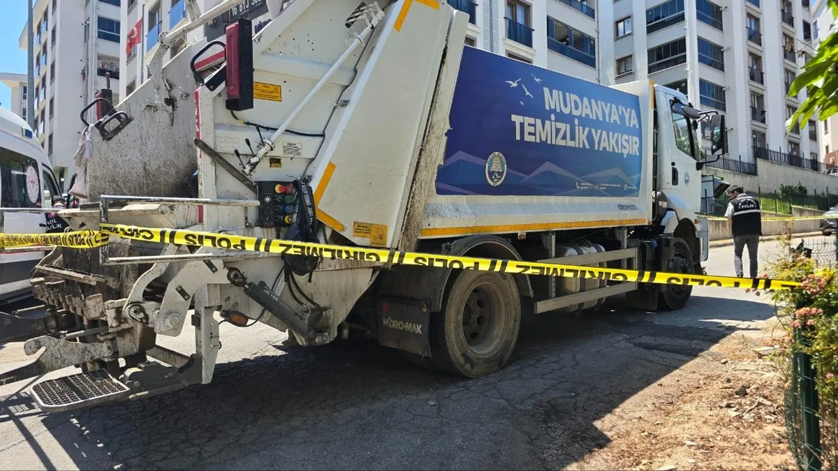 Bursa'da çöp kamyonunun çarptığı yaşlı adam hayatını kaybetti