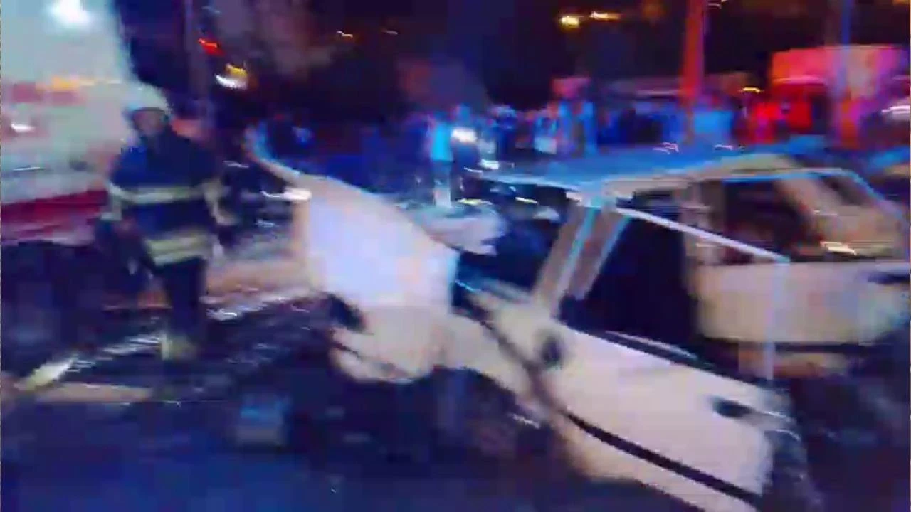 Kırmızı ışıkta bekleyen otomobile çarptı: 24 yaşındaki sürücü hayatını kaybetti
