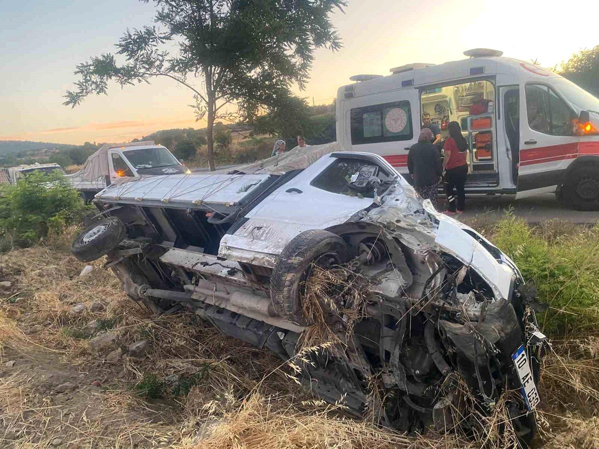 Bigadiç'te kamyonet şarampole uçtu: 1 yaralı