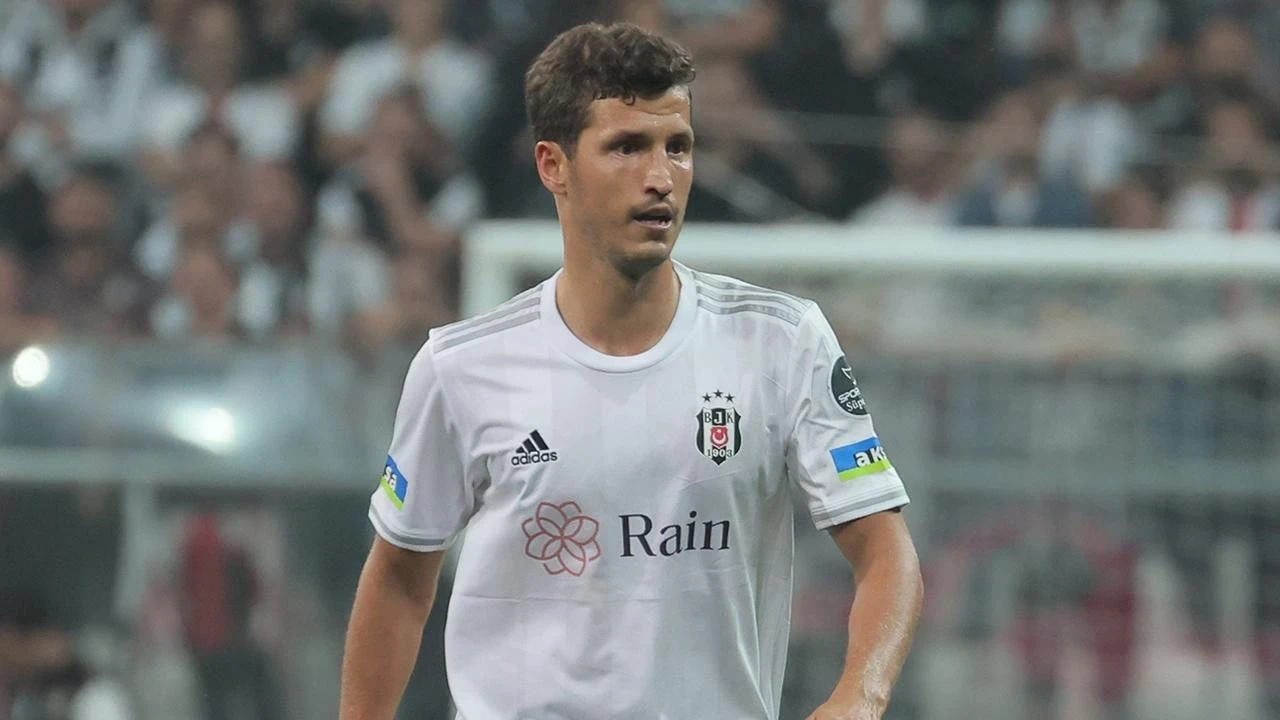 Beşiktaş'ta Salih Uçan ile yollar ayrıldı!