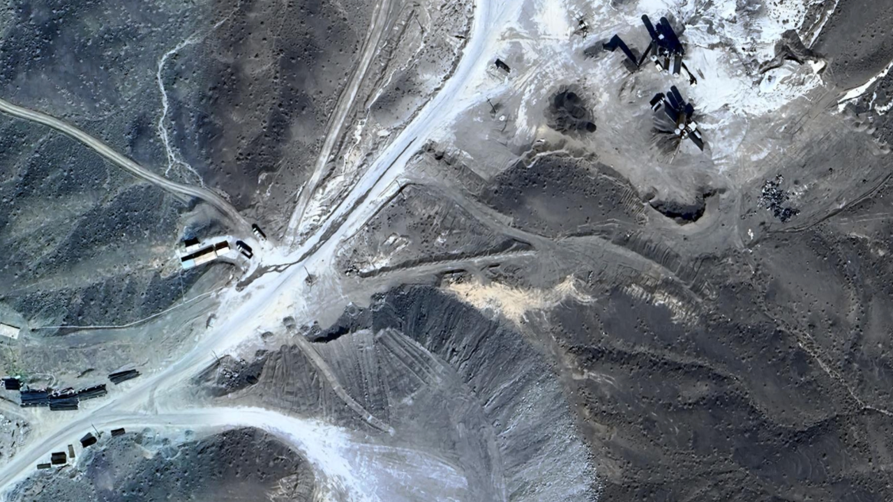 WSJ: İsrail, İran'ın binlerce santrifüjü dağ altındaki tünellere taşıdığını ABD'ye bildirdi