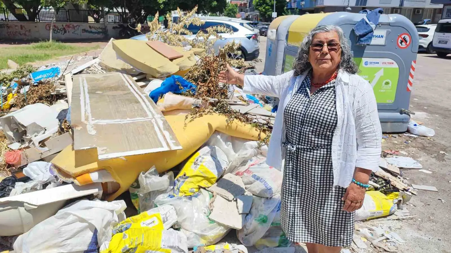Bir CHP'li belediyede daha çöp krizi! Vatandaşlar isyan etti: Maaş alıyorlar ama işe gelmiyorlar