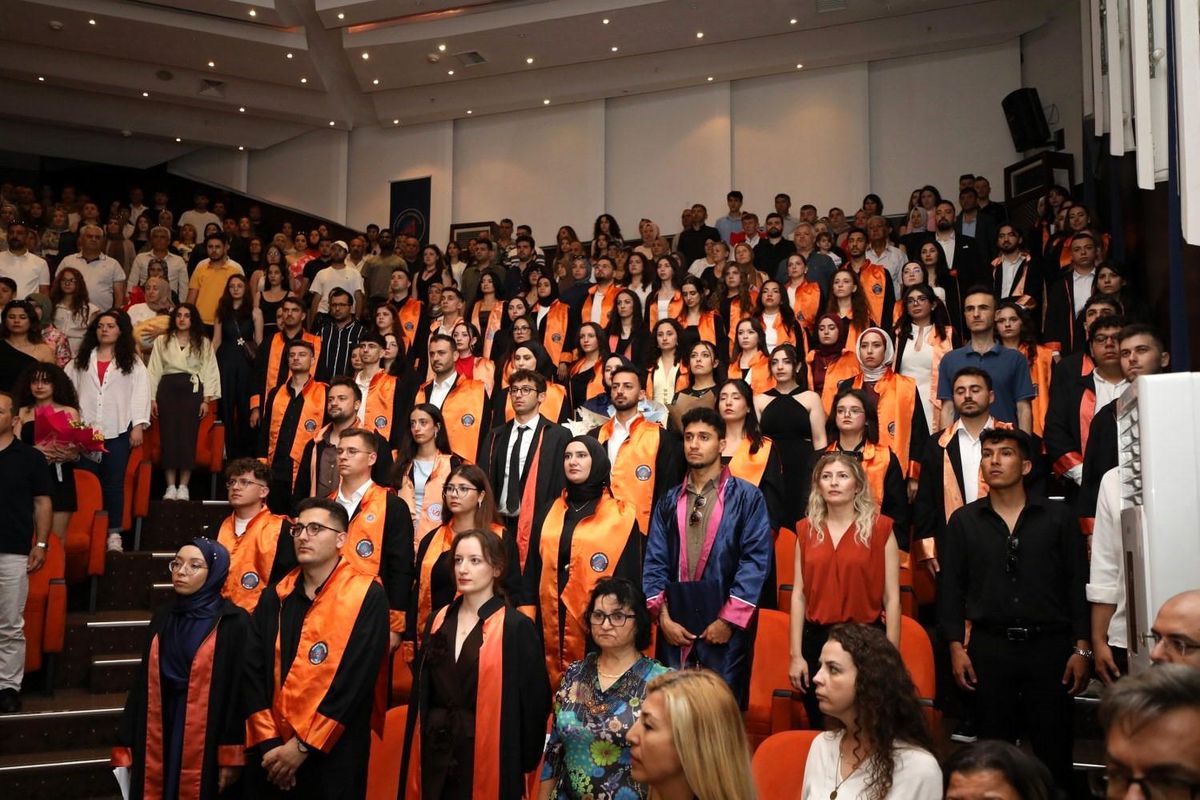 Fen Fakültesi'nde mezuniyet gururu