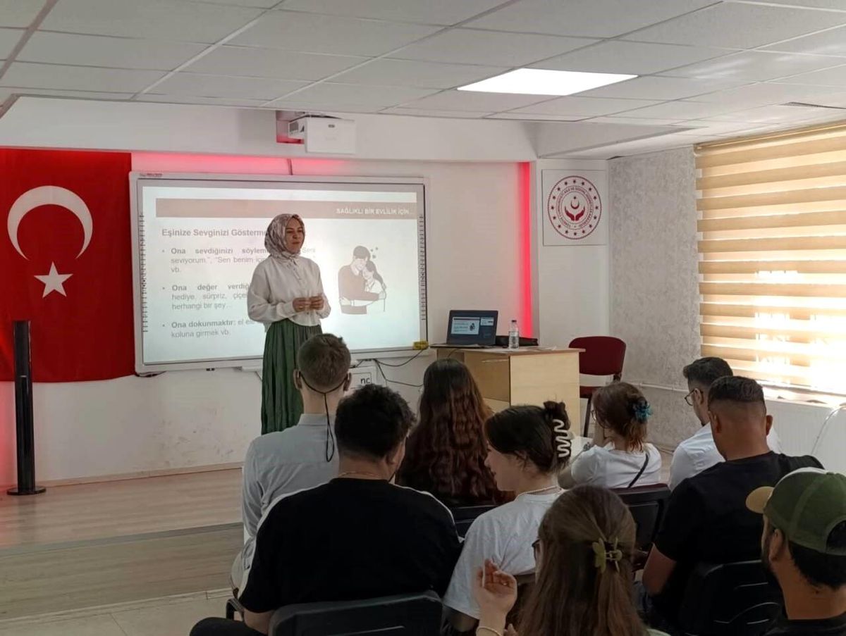 Aksaray'da çiftlere evlilik öncesi eğitim veriliyor