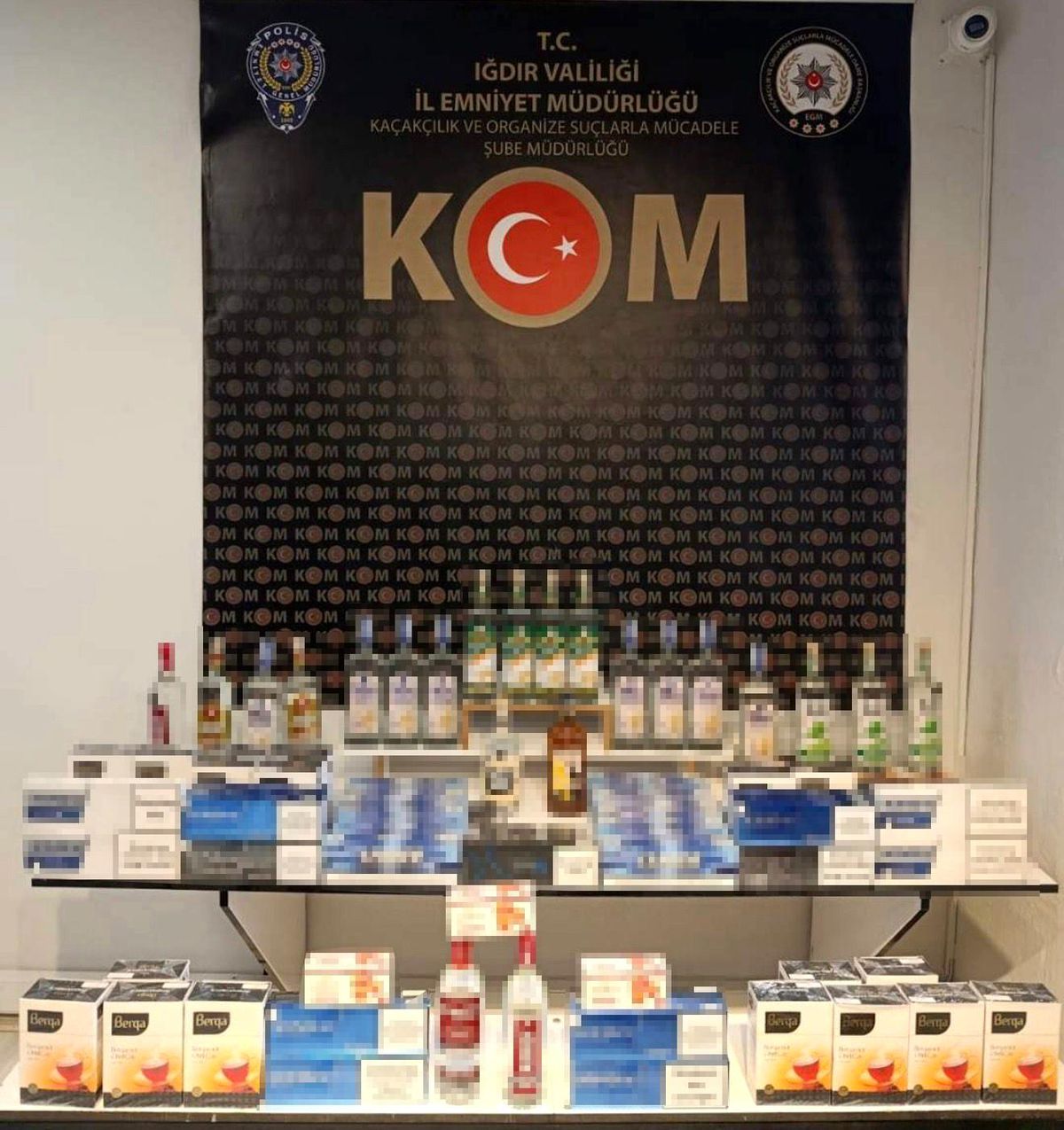 Iğdır'da yolcu otobüslerinde kaçak ürün operasyonu