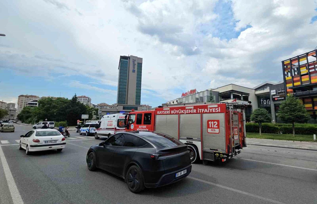 Forum Kayseri'de 'bomba' paniği