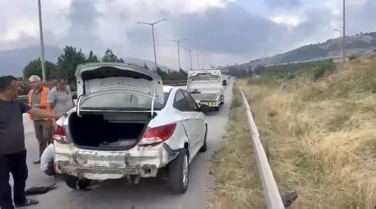Osmaniye'de kontrolden çıkan otomobil bariyerlere çarptı: 1 yaralı
