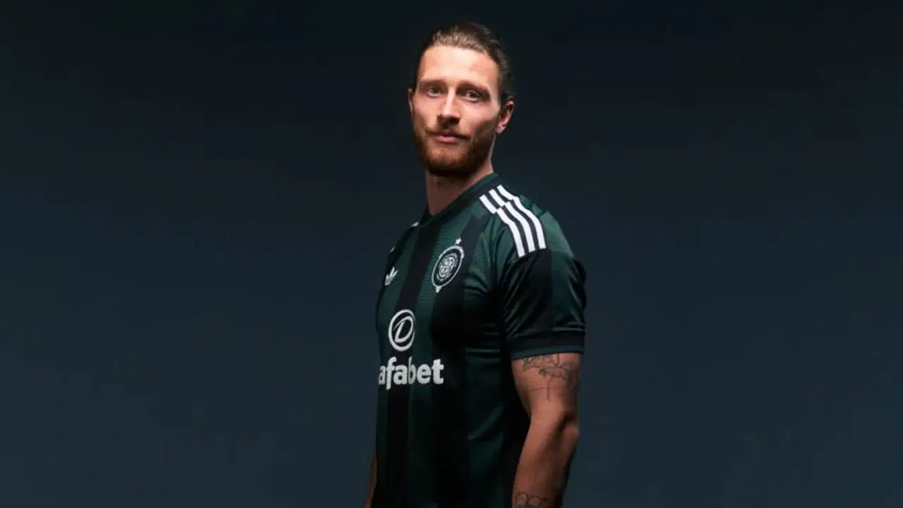 Celtic, Kasper Hogh'u renklerine bağladı!