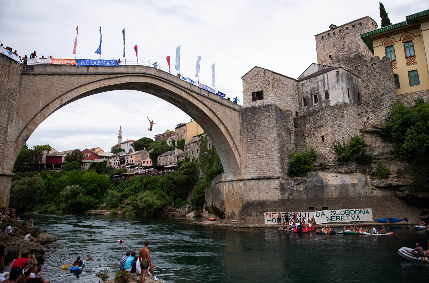 460 yıllık gelenek. Mostar Köprüsü Atlayışları yapıldı