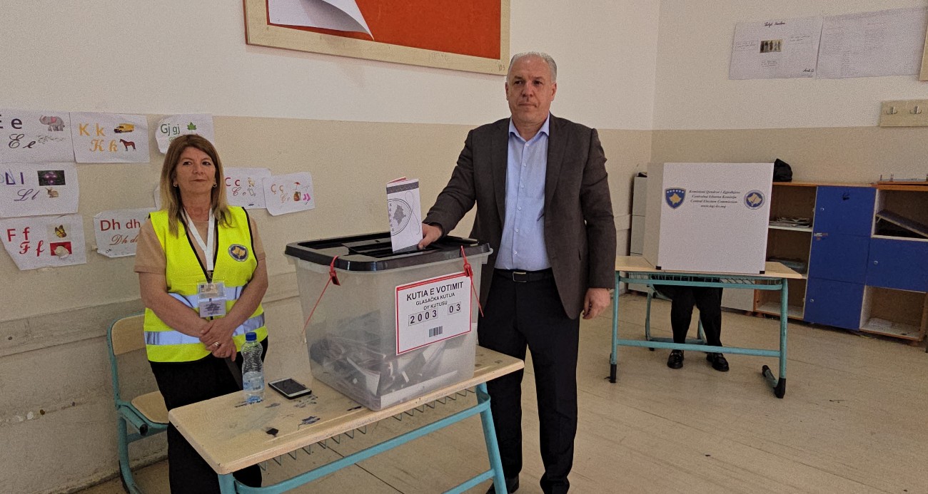 Kosova'daki genel seçimlerde Başbakan Kurti'nin partisi yüzde 47,13 oyla birinci oldu