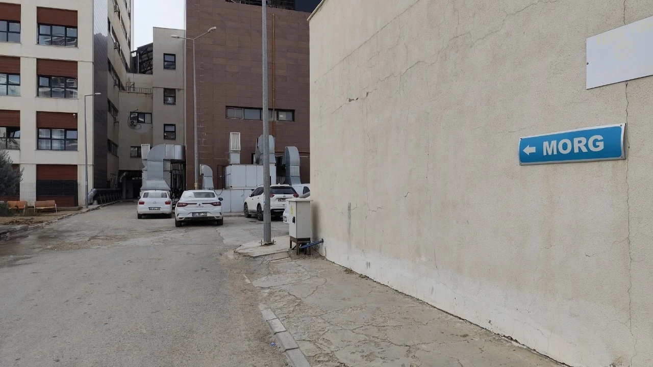 Yaşlı kadının feci sonu: Balkonda otururken canından oldu!