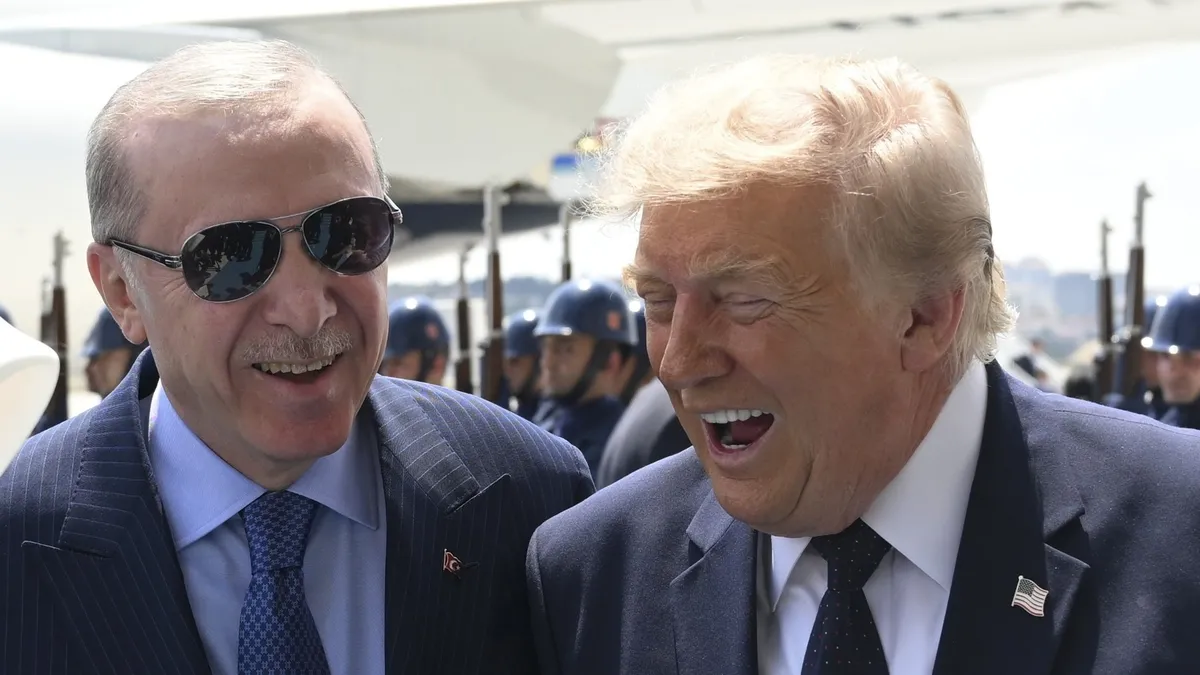 Dünya bu karşılamayı konuşuyor! Başkan Erdoğan ve Trump'tan samimi diyalog