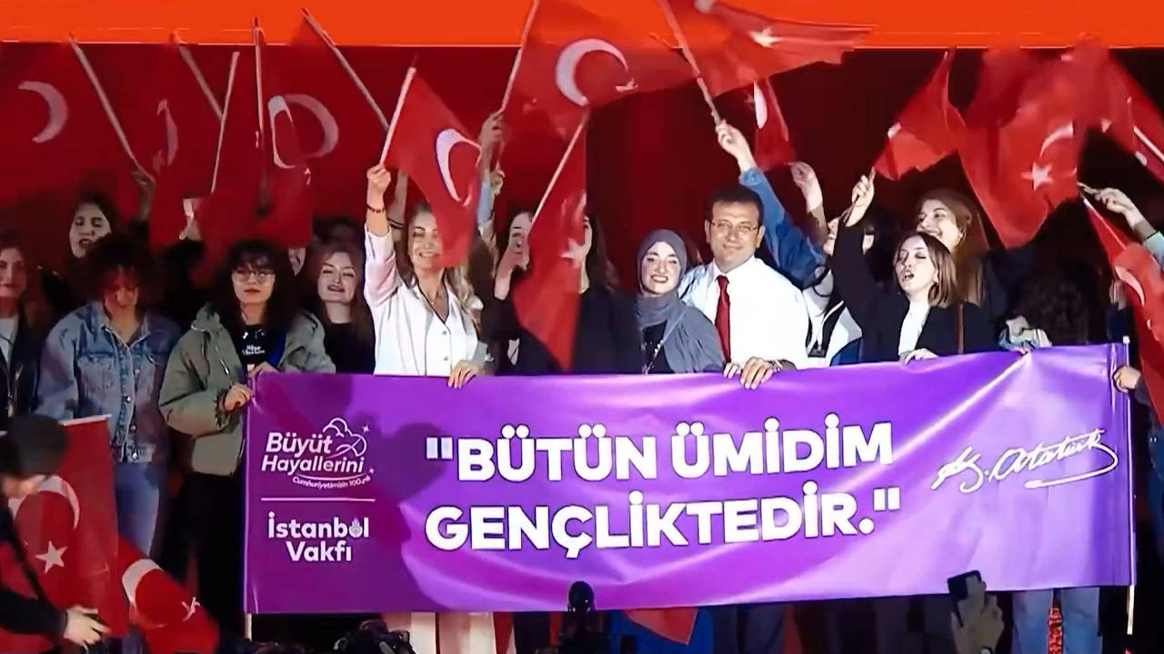 İmamoğlu, gençlere seslendi: "Sevgili gençler, zaman bir kurtarıcı bekleme zamanı değildir"