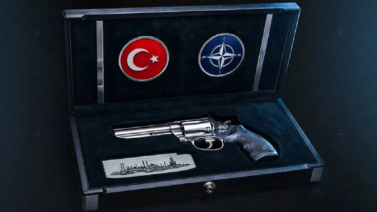 Cumhurbaşkanı Erdoğan'dan NATO liderlerine hediye: İşlemeli özel üretim tabanca