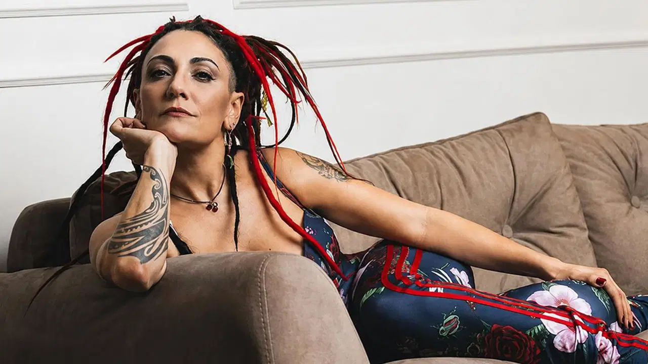 Müziği bırakıp köye yerleşmişti: Özlem Tekin uzun süre sonra Bodrum'da objektiflere yansıdı