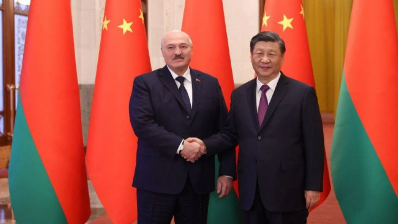 Xi Jinping ve Lukaşenko Pekin'de bir araya geldi