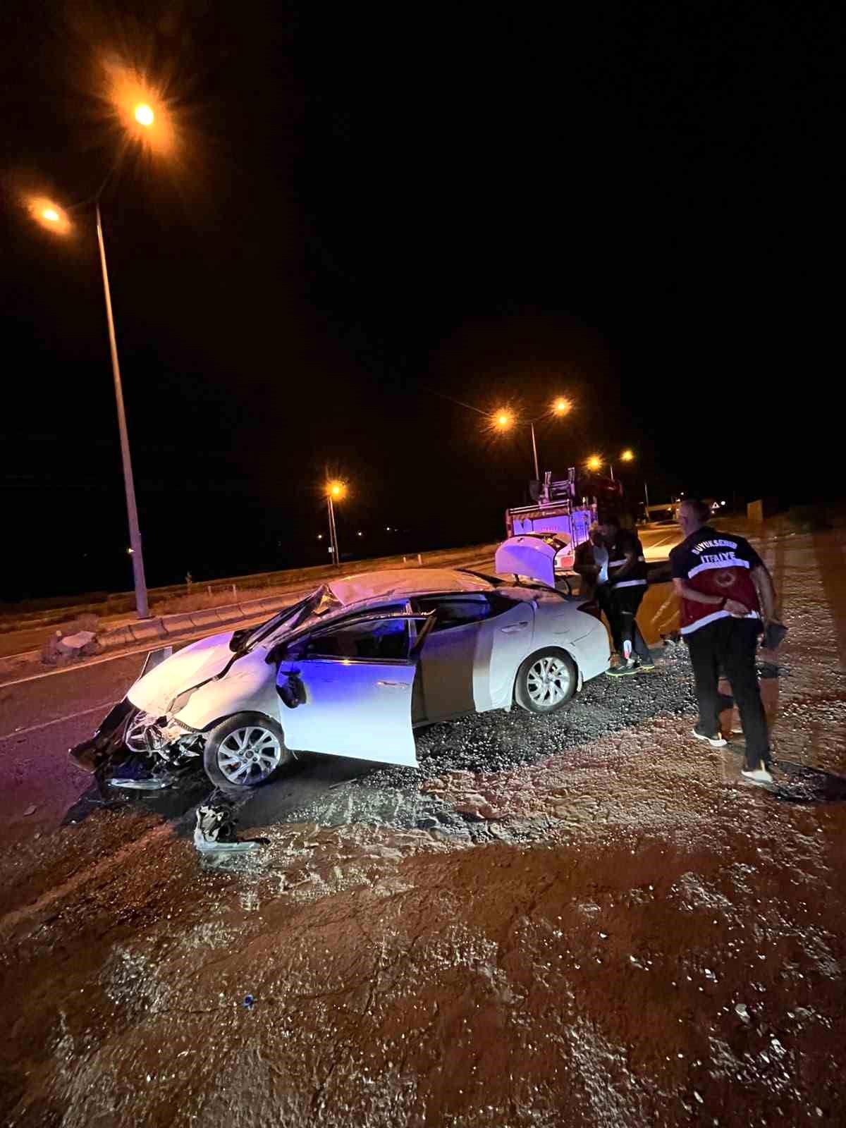 Van'da kaza yapan otomobilin bagajından çok sayıda bira kutusu çıktı