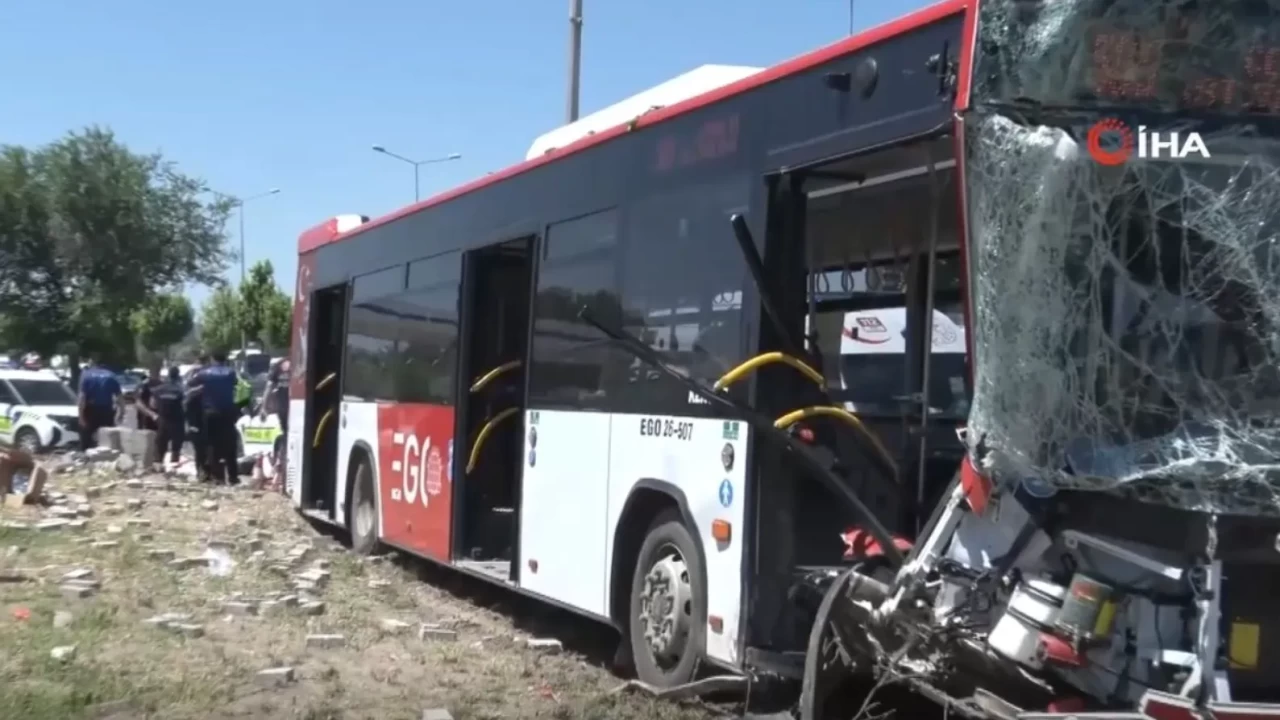 Başkentte feci kaza! EGO otobüsünün karıştığı kazada ölü ve yaralılar var