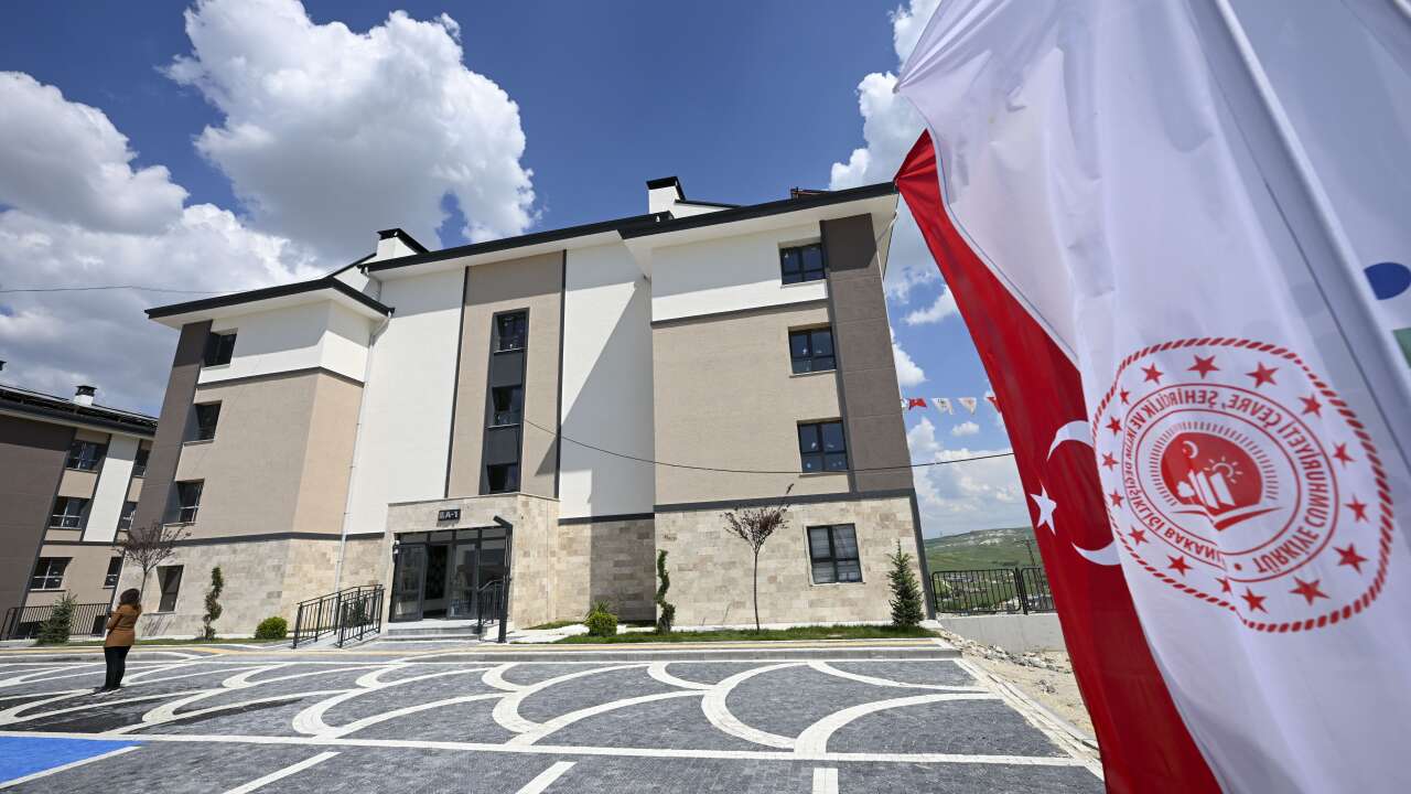 TOKİ'nin 64 ilde satışa çıkaracağı konutlar için örnek daire görüntülendi