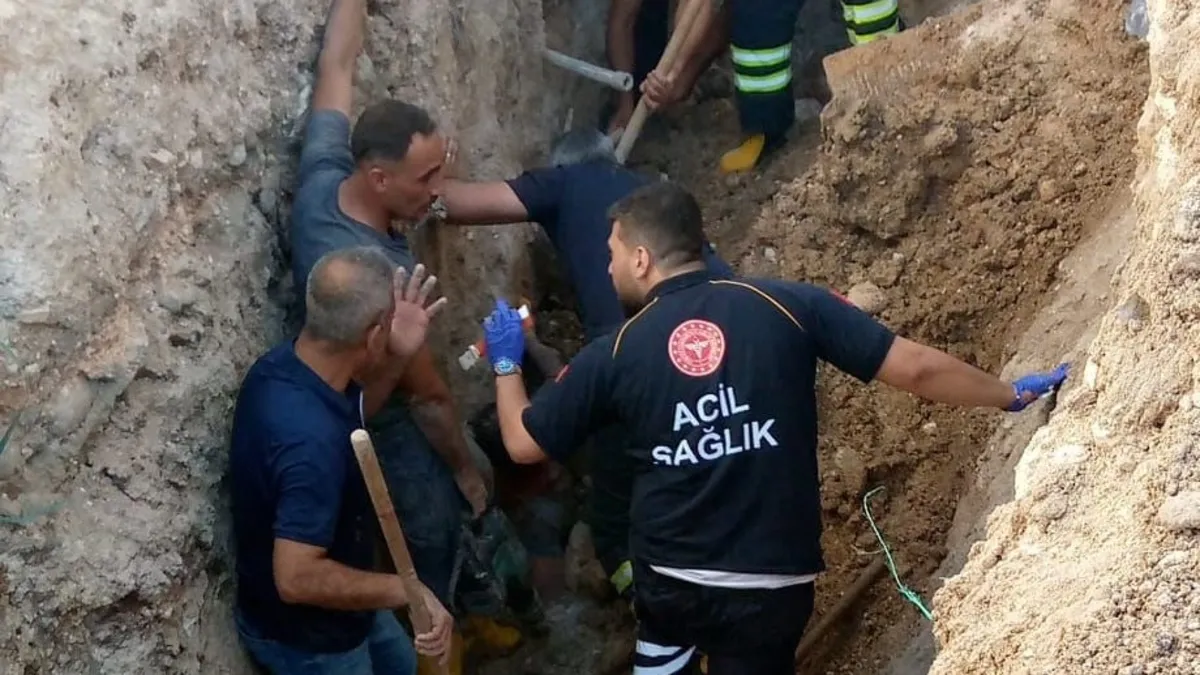 Kazı yapılan alanda çalışan işçi göçük altında kaldı