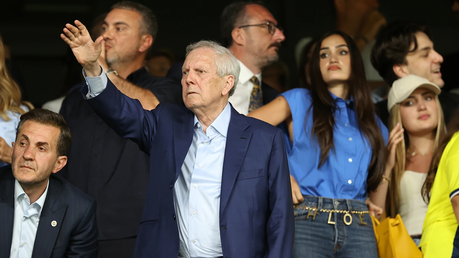 Fenerbahçe Başkanı Aziz Yıldırım ve yönetim kurulu üyeleri, mazbatalarını aldı