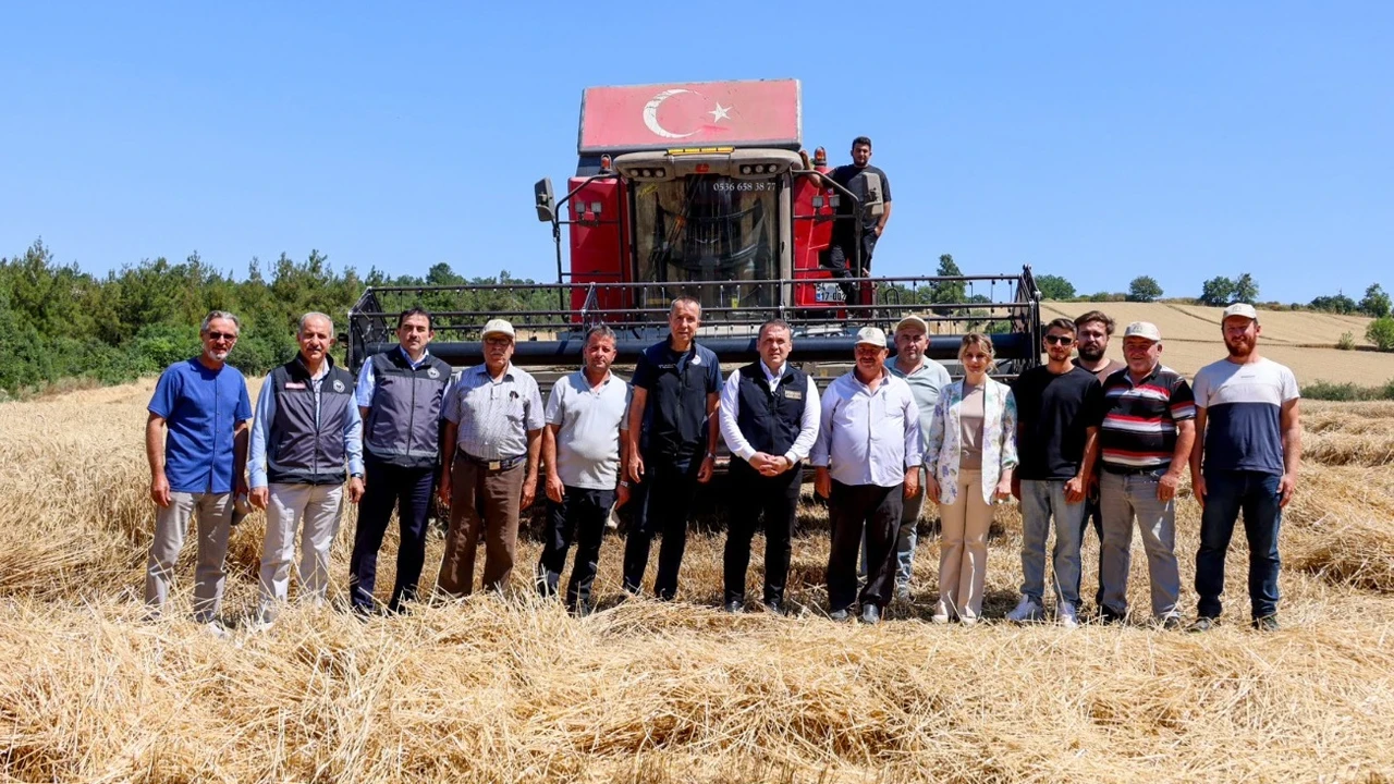 Vali Sözer üreticilerle buluştu, hasat sezonunu değerlendirdi