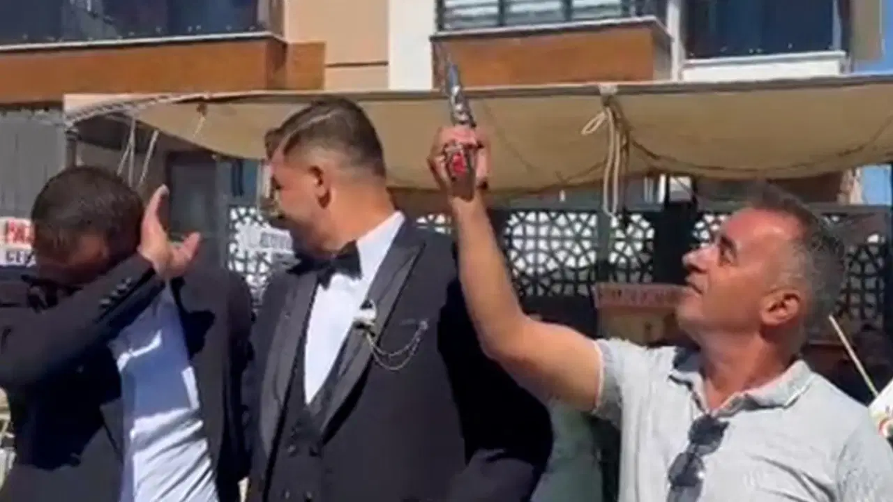 Düğünde skandal görüntüler: Muhtar havaya ateş açtı, davetliyi yaraladı!
