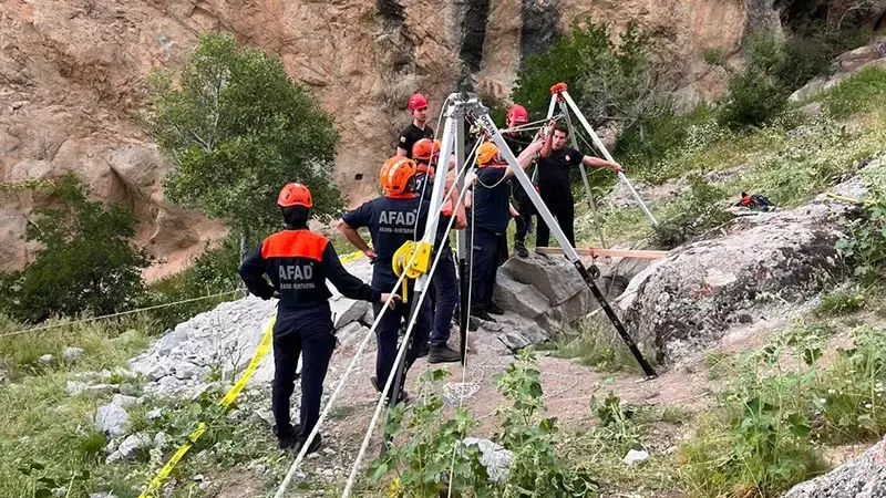 Kaçak kazı yapan 2 kişinin cansız bedeni kazdıkları kuyuda bulundu