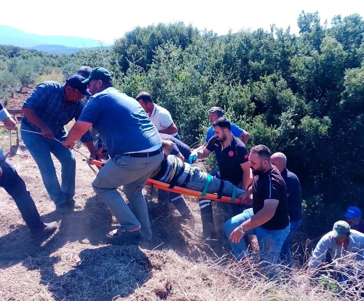 Dereye devrilen traktörün sürücüsü hayatını kaybetti