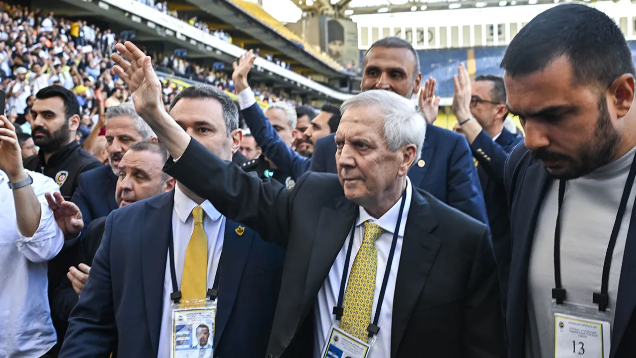 Fenerbahçe'de Başkan Aziz Yıldırım, tarih verdi: "15 gün içinde yapacağız"