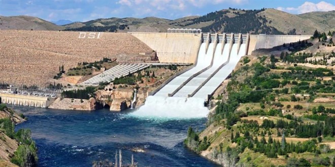 Elazığ'da Keban Barajı'nda kapaklar ikinci kez açıldı